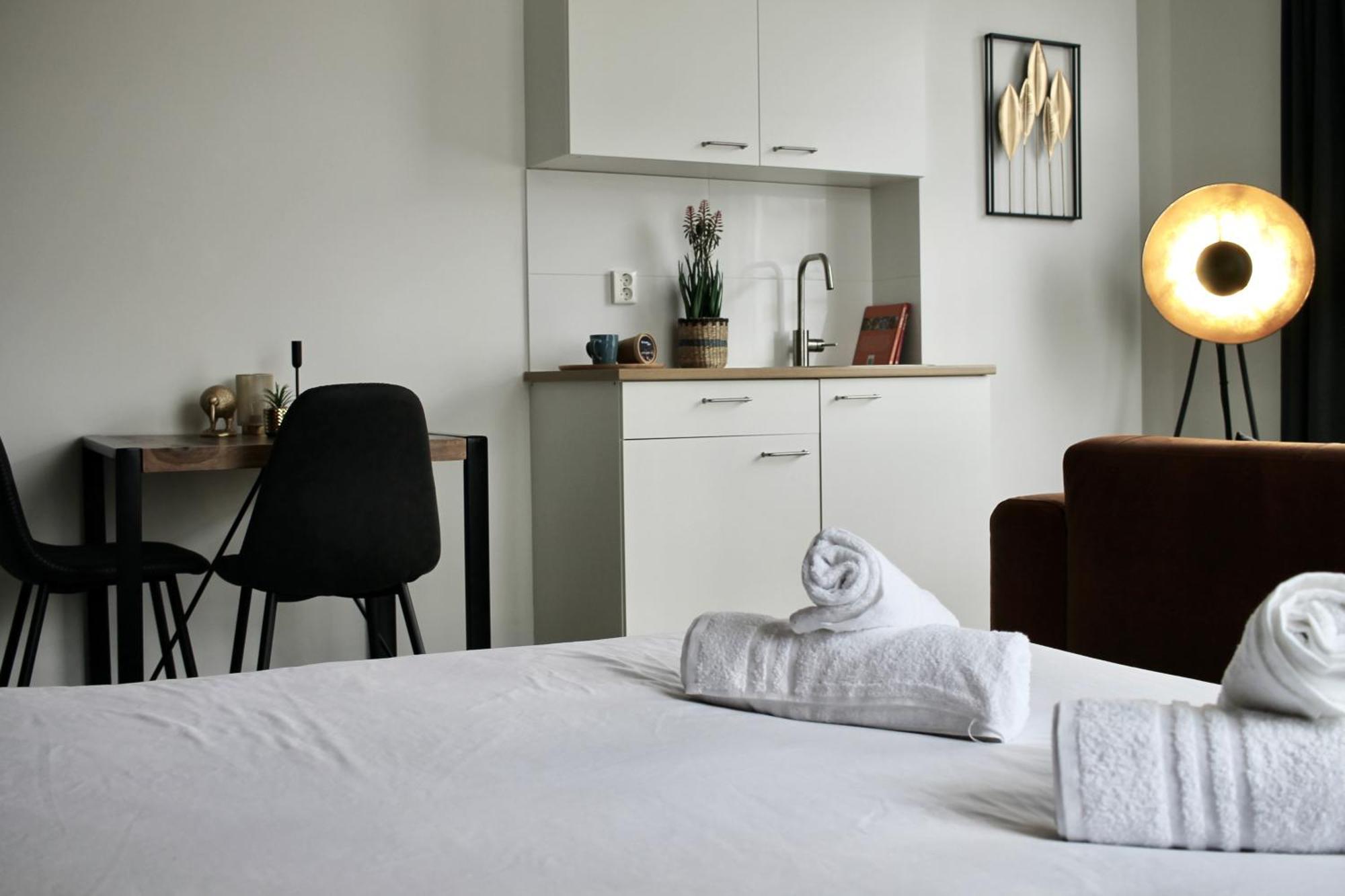 B&K Urban City Suites ティルブルグ エクステリア 写真