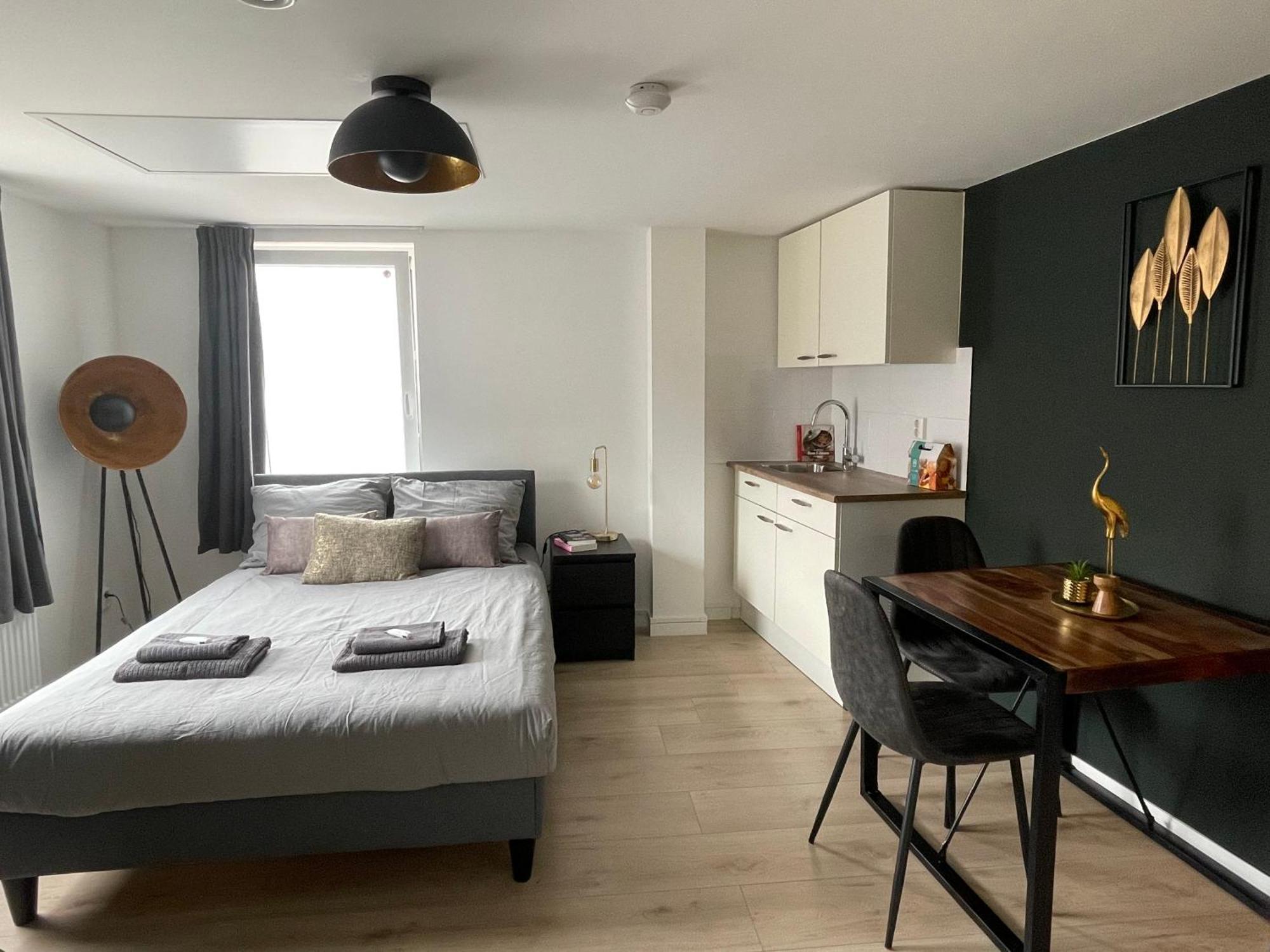 B&K Urban City Suites ティルブルグ エクステリア 写真